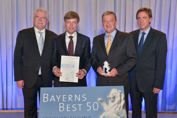 In der Münchener Residenz fand die Ehrung mit der Auszeichnung Bayerns Best 50 statt (v.l.): Martin Zeil, Bay. Wirtschaftsminister, Peter Stadelmann, Personalvorstand Rational, Peter Wiedemann, Technikvorstand Rational, Thomas Edenhofer, Vorstand Rölfs RP Wirtschaftsprüfungsgesellschaft. Foto: Studio SX Heuser